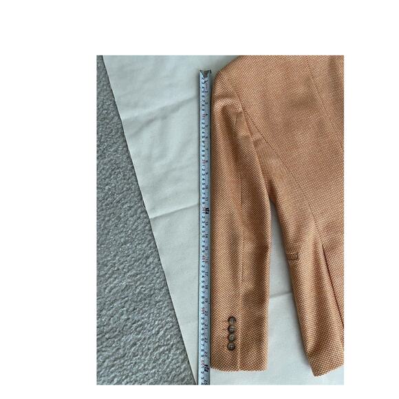 LORO PIANA is a chic single-breasted blazer made of wool and cashmere. - Picture 5 of 16